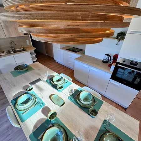 Le Brasovert Apartment